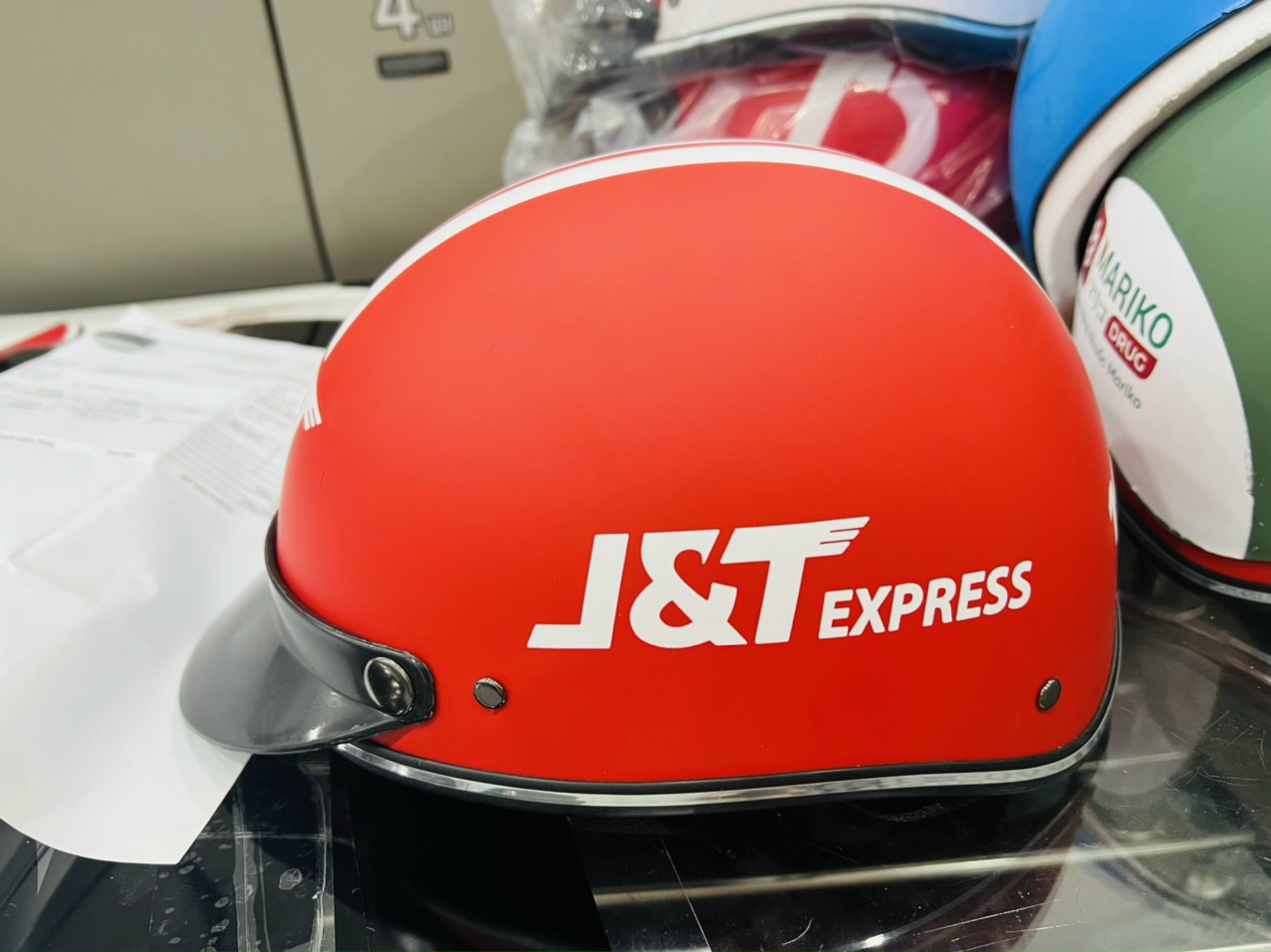 mũ bảo hiểm in logo J&T