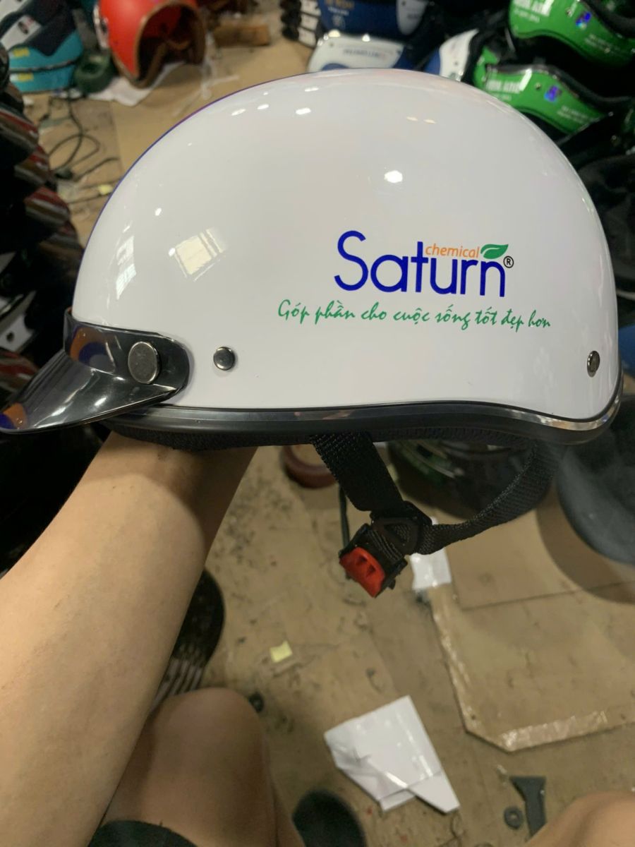 nón bảo hiểm in logo hệ thống thuốc tây saturn