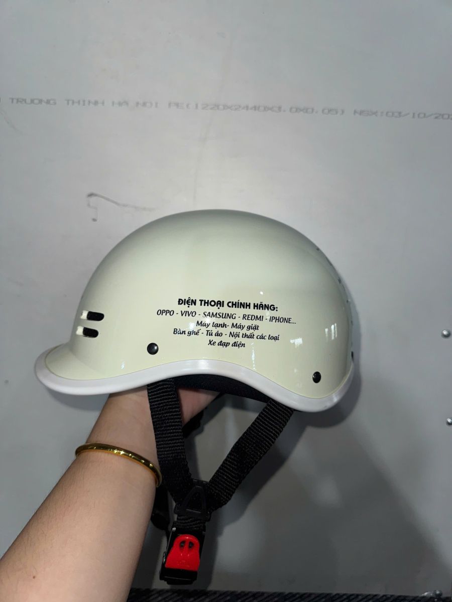 Sản Xuất Mũ Bảo Hiểm In Logo Cửa Hàng Theo Yêu Cầu – Mẫu Nón Bảo Hiểm Màu Kem Thanh Lịch