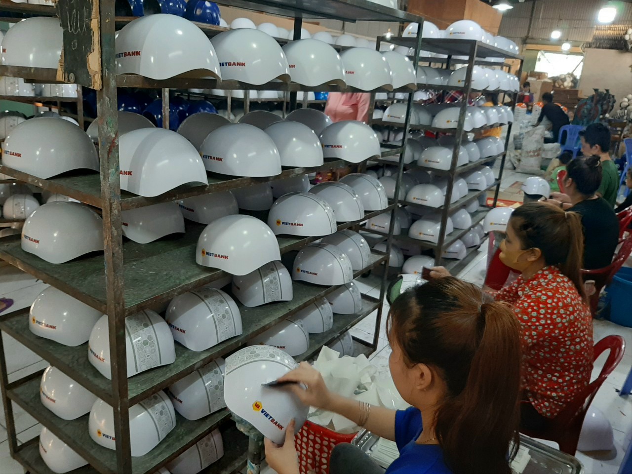 công ty sản xuất nón bảo hiểm quà tặng Rồng Xanh
