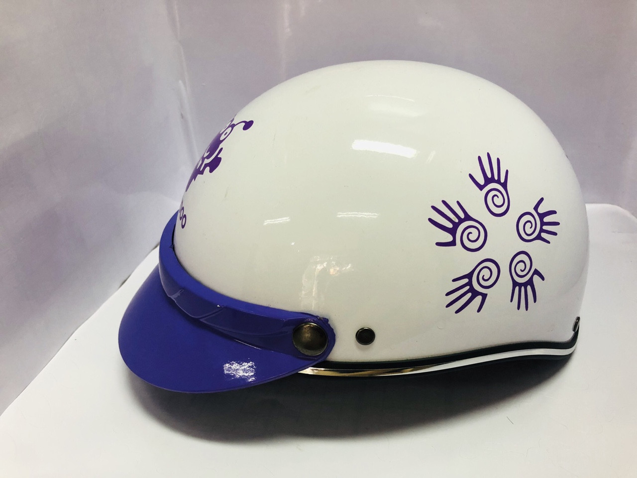 nón bảo hiểm in logo màu tím hoa