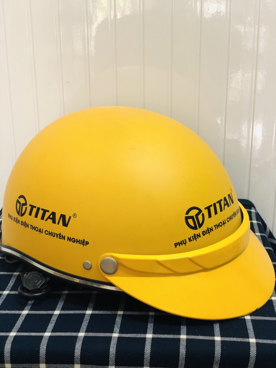 nón bảo hiểm quà tặng  in logo thương hiệu titan 2023