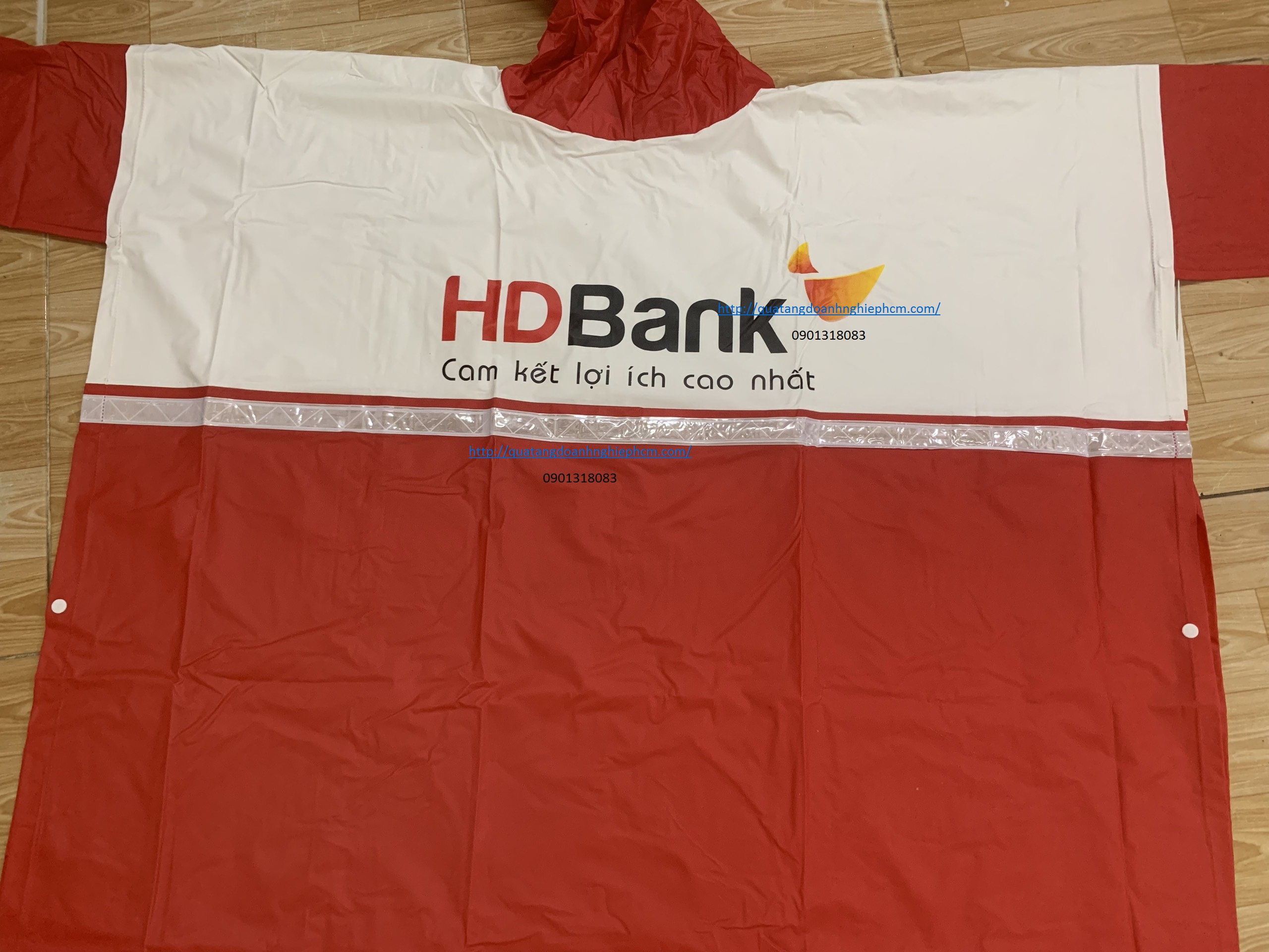 xưởng sản xuất áo mưa quà tặng cho ngân hàng HDBank