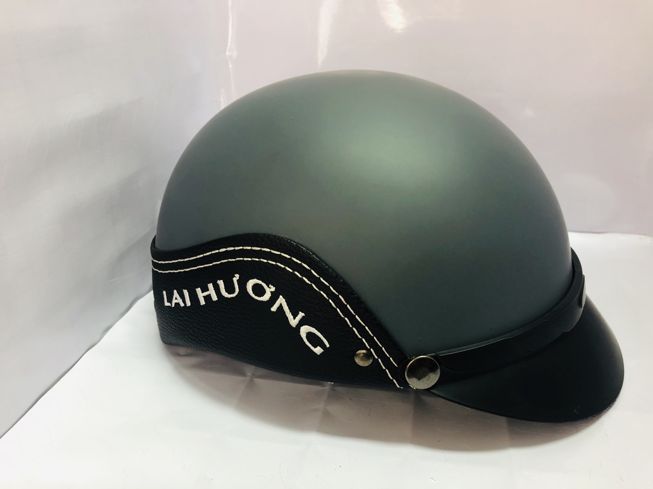 Nón bảo hiểm in logo công ty Lai Hương 2026